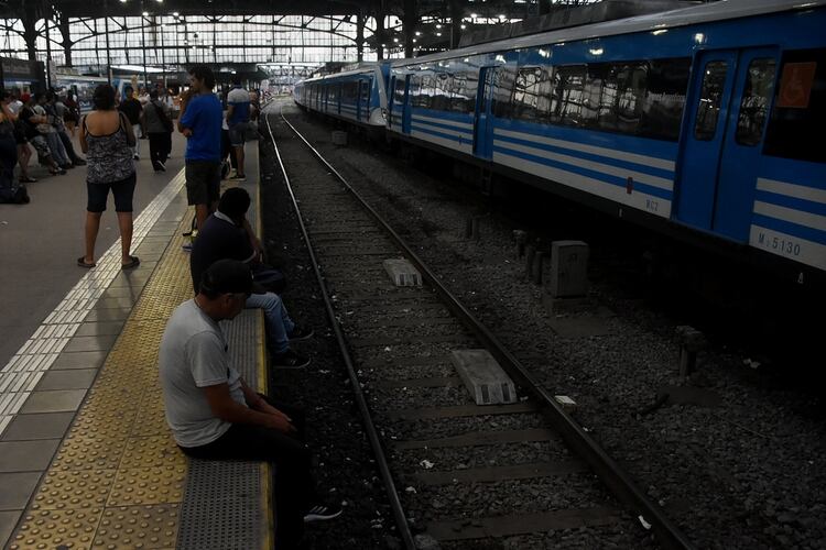 Según el ministerio de Transporte más de 300.000 personas fueron afectadas por el corte del servicio