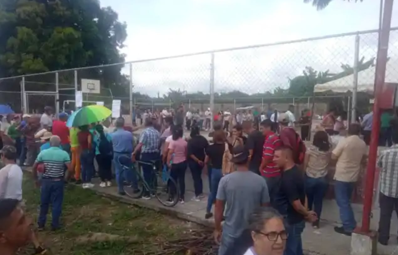 Asistencia de votantes en San Rafael de Barinitas, municipio Bolívar de Barinas. (La Patilla)