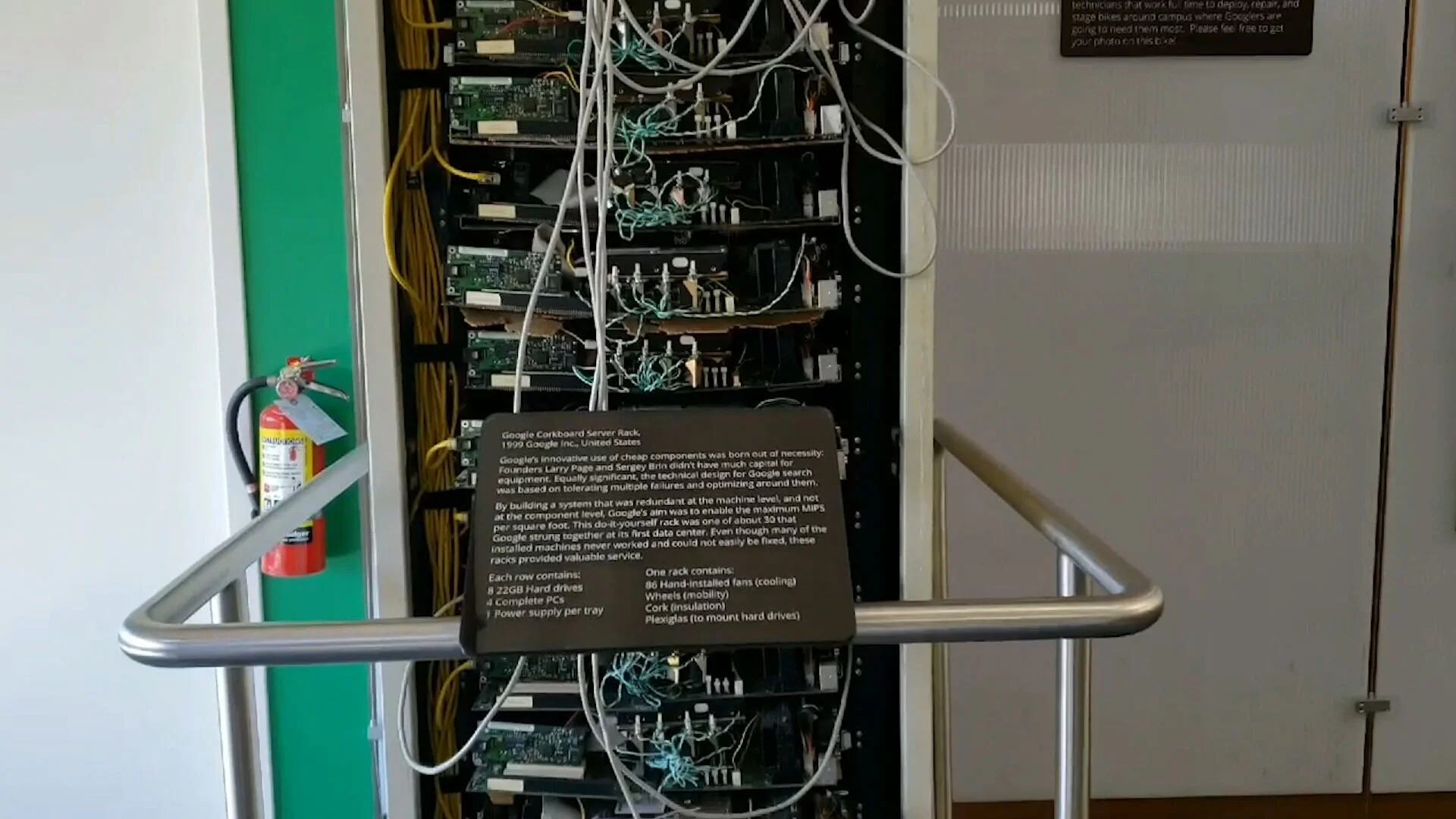 Así era uo de los rack que Google utilizó en su primer data center, en 1999.