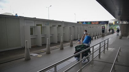 El Gobierno suspendió los viajes desde México, Brasil y Chile 