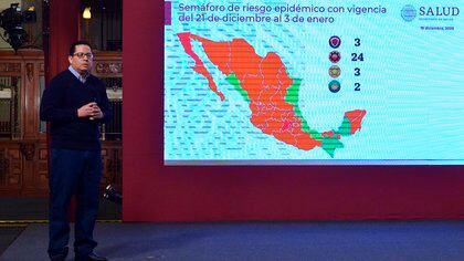 Alomia destaca que hasta el momento se han identificado más de 100 mutaciones del virus en todo el mundo (Foto de EFE / Presidencia mexicana)