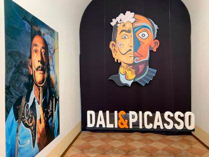 La muestra presentada en Moscú incluye litografías, esculturas, cerámicas y grabados de Dalí y Picasso, procedentes de los fondos del coleccionista ruso Alexandr Shadrin. EFE/Anush Janbabian 