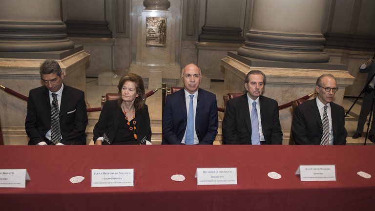 Corte suprema - Ricardo Lorenzetti, Elena Highton de Nolasco, Carlos Rosenkrantz, Juan Carlos Maqueda y Horacio Rosatti