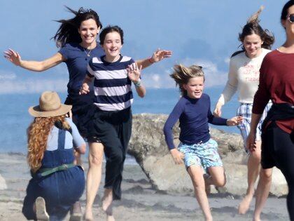 Jennifer Garner realizó una producción fotográfica junto a sus hijos, Violet Anne, Seraphina Rose Elisabeth y Samuel, en Marina Del Rey, California (Fotos: The Grosby Group)