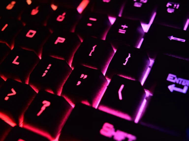 el activar el teclado iluminado al gamer - Infobae