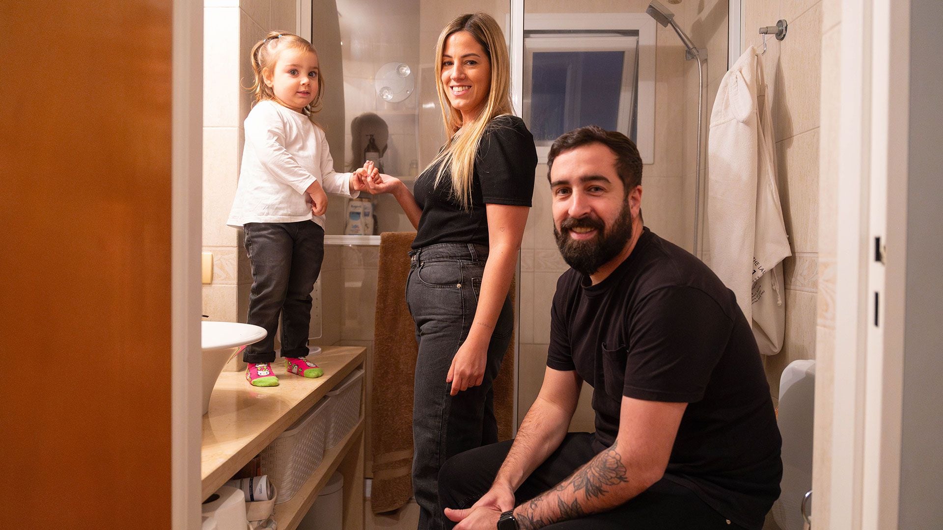 Los tres juntos en el baño en el que sucedió todo (Franco Fafasuli)