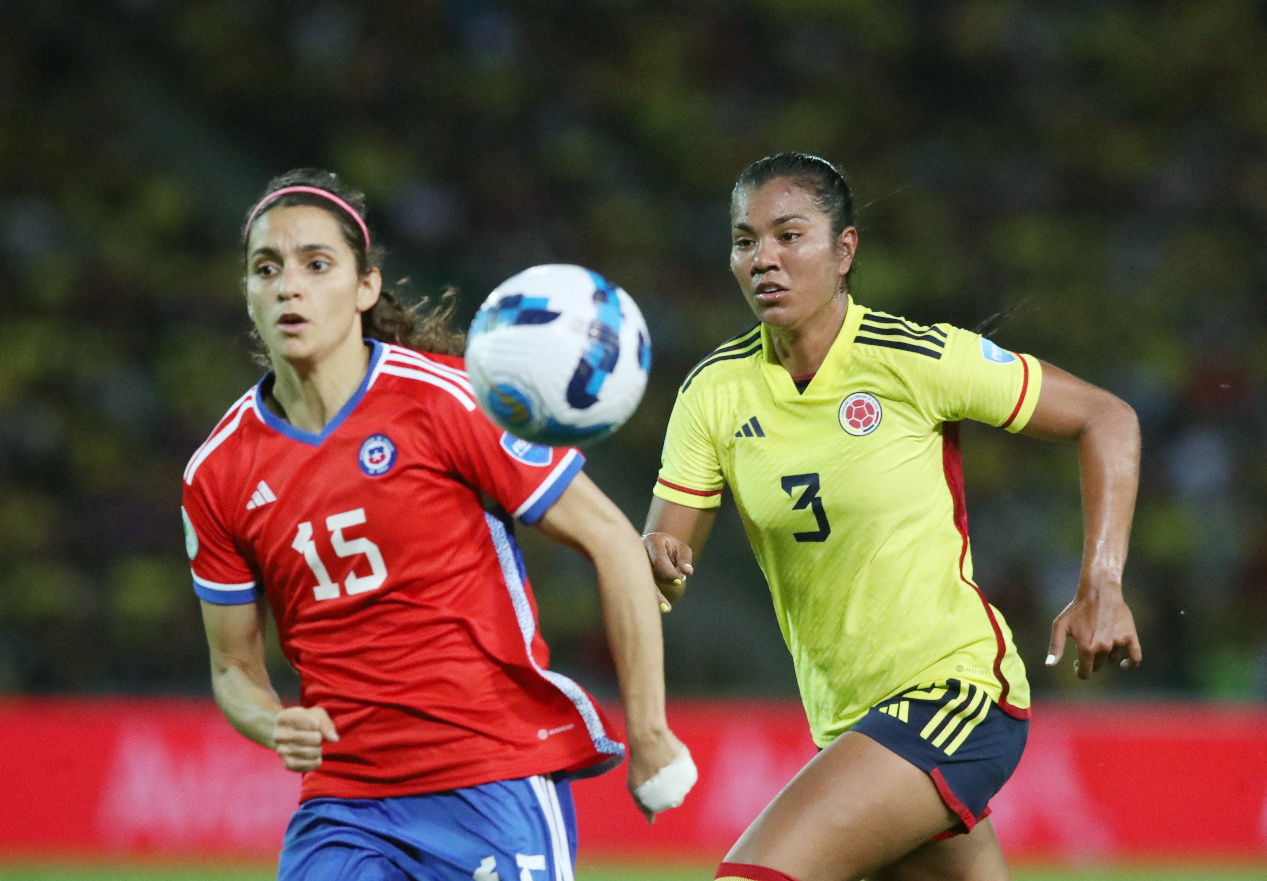 Daniela Arias se ha ido consolidando en la defensa de la selección Colombia. Foto: REUTERS/Amanda Perobelli