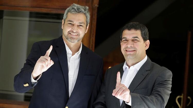 El presidente Mario Abdo junto al vicepresidente Hugo Velázquez