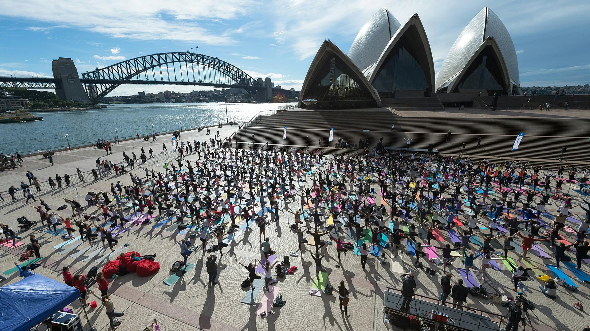 Yoga en la Ópera de Australia (AFP)