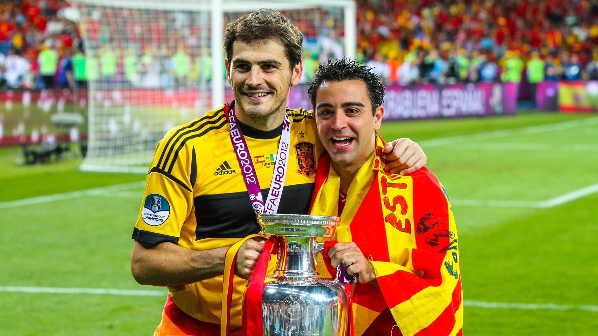 Iker Casillas y Xavi campeones con España en 2012(Shutterstock)
