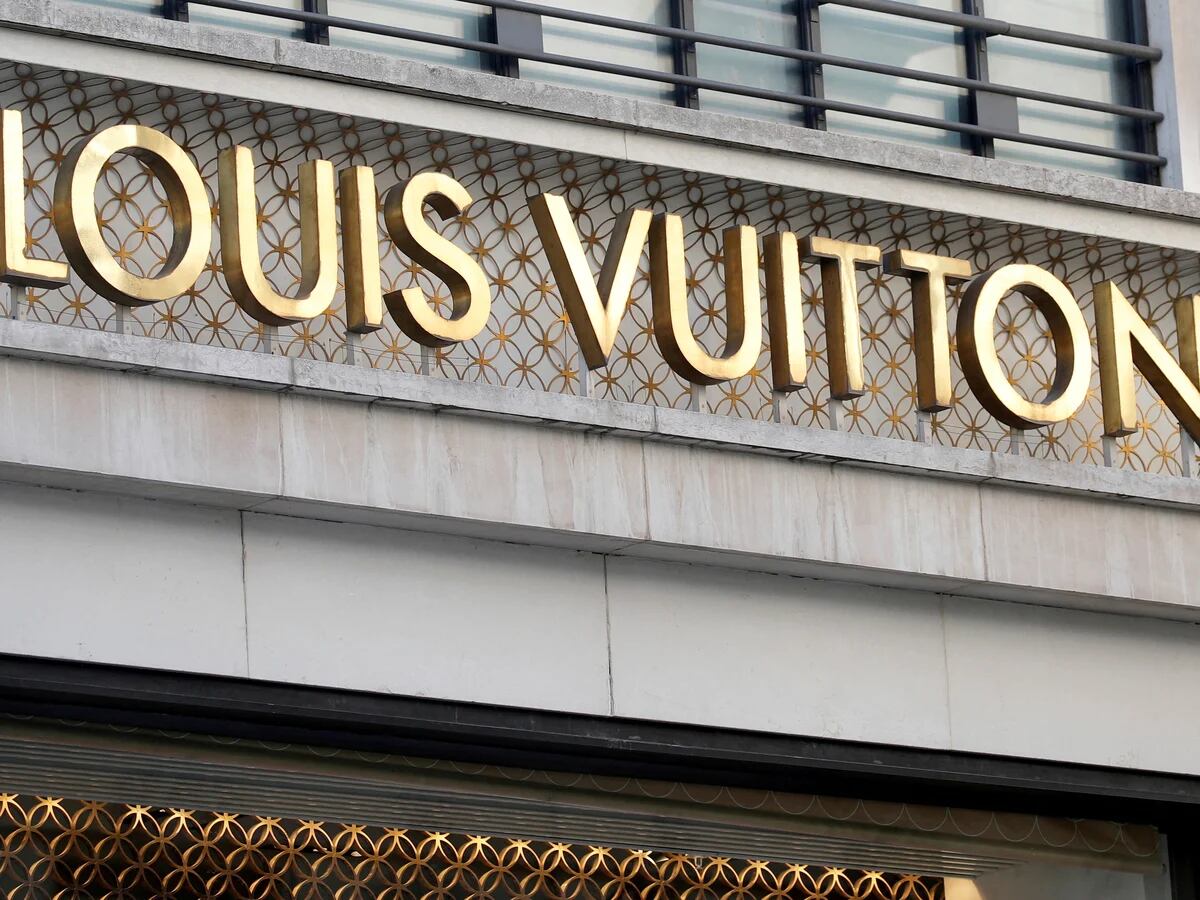 La polémica disputa legal de Louis Vuitton por confundir calzados originales  con imitaciones, Louis Vuitton Peru, Louis Vuitton logo, Louis Vuitton  denuncia, Datos lr