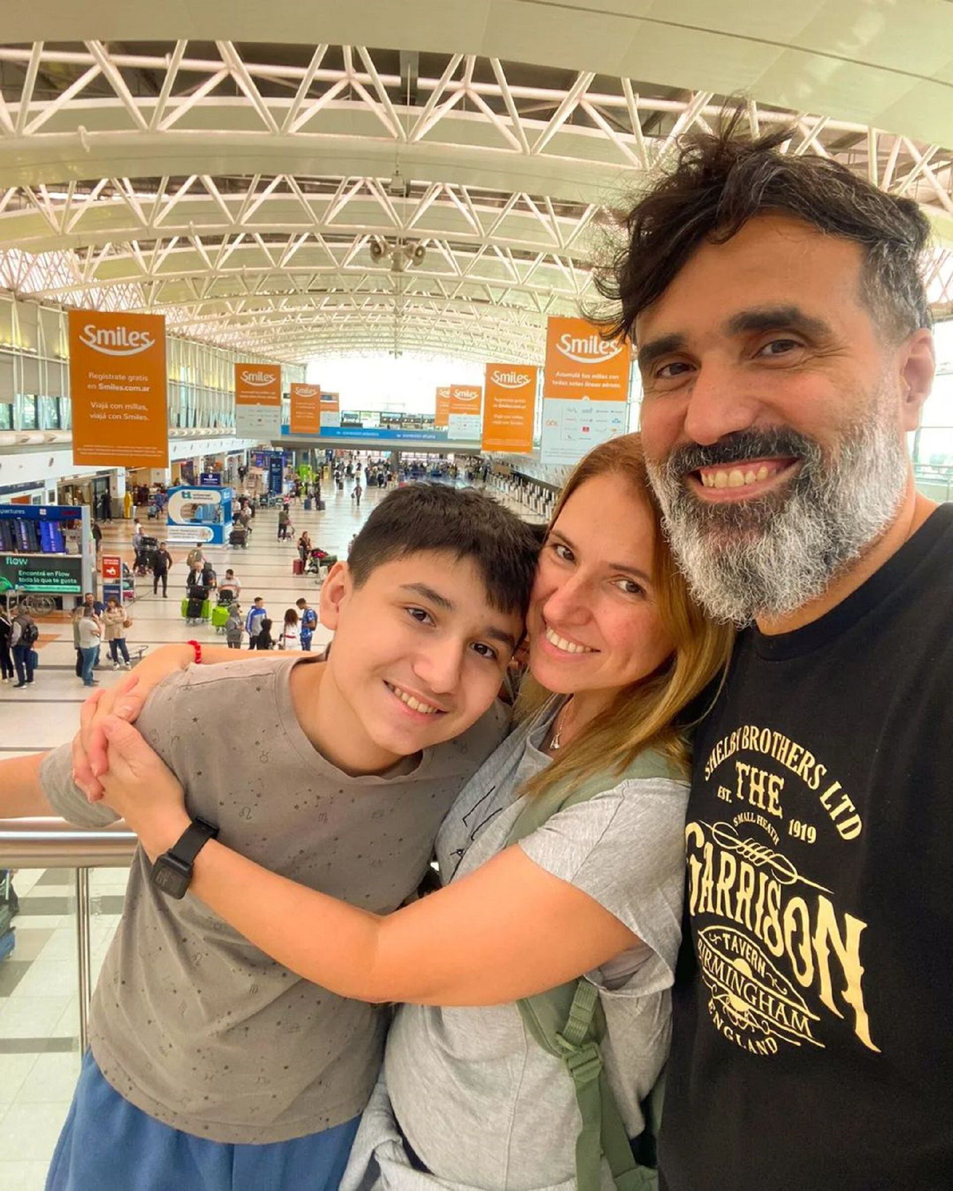 La última foto que Fernanda Iglesias se sacó con su marido, Pablo Nieto, y su hijo Jeremías antes de volar con destino a España