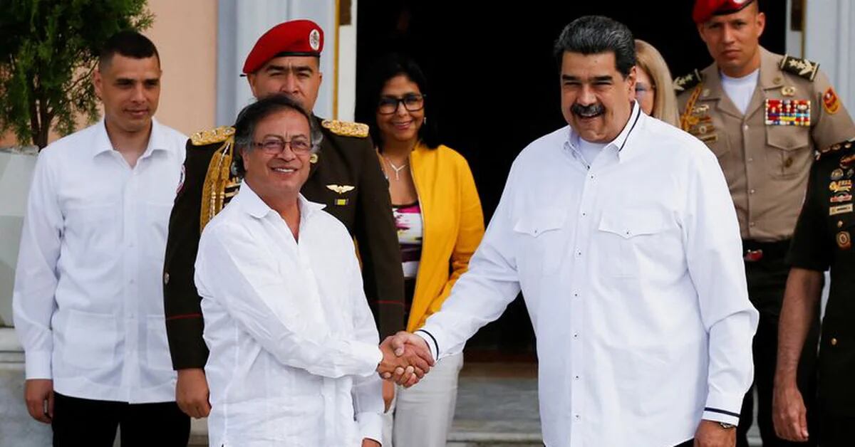 Nicolás Maduro reiteró su respaldo a la transición energética del petroleo del presidente Gustavo Petro - Infobae