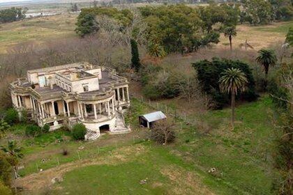 El Palacio Piria, en Ensenada, una fastuosa obra a orillas del río de La Plata que pertenece a la provincia de Buenos Aires pero nunca se restauró