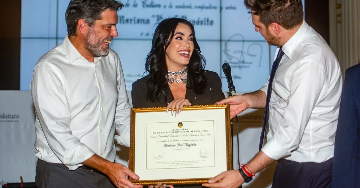 After a historical spectacle, Lali was recognized as an outstanding personality of culture