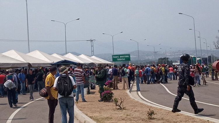 El escenario fue montado en el Puente Tienditas, del lado venezolano