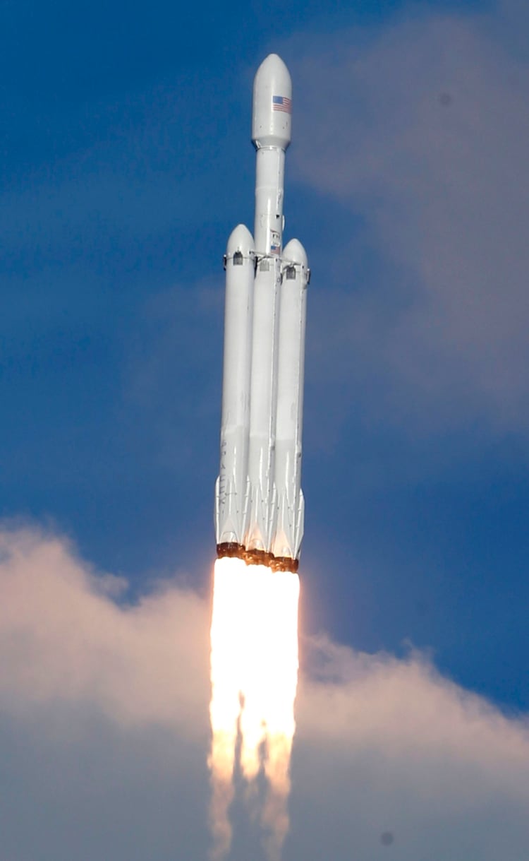 SpaceX lanzó su más grande cohete al espacio en 2018
