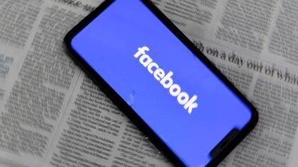 Facebook dejará de recomendar grupos de política 