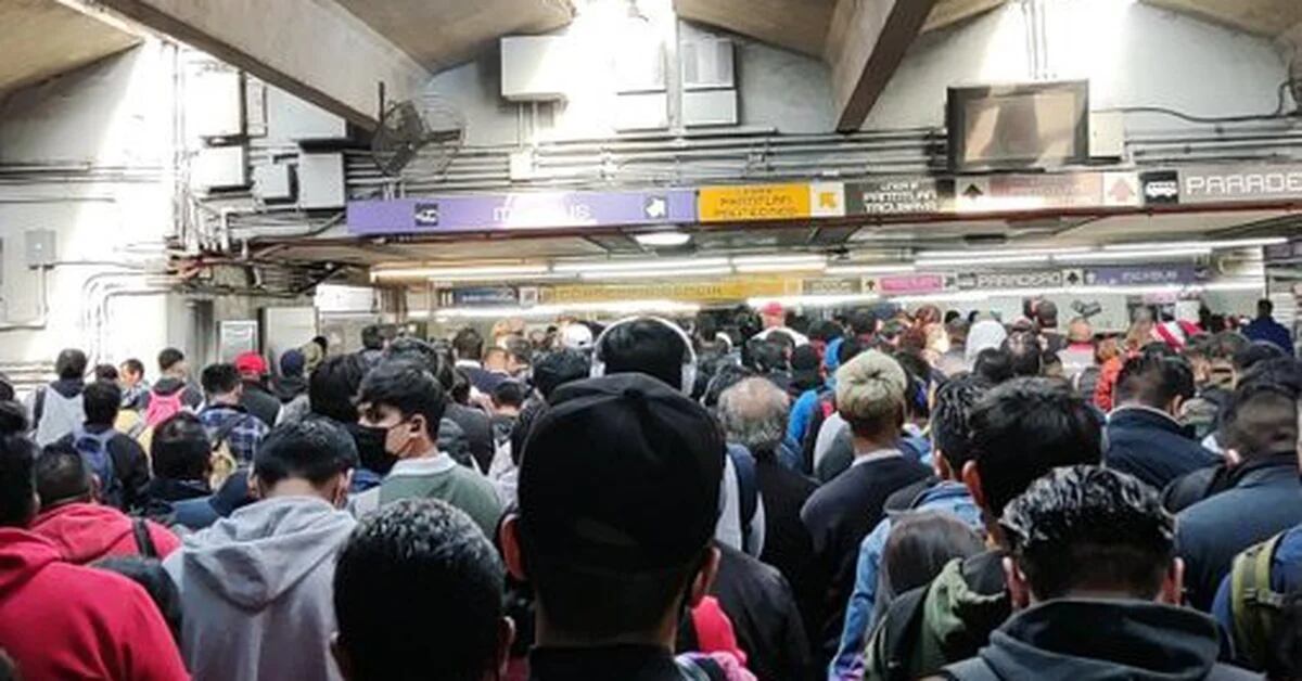 Once again the CDMX metro: delays of up to half an hour have been reported on lines 9 and A