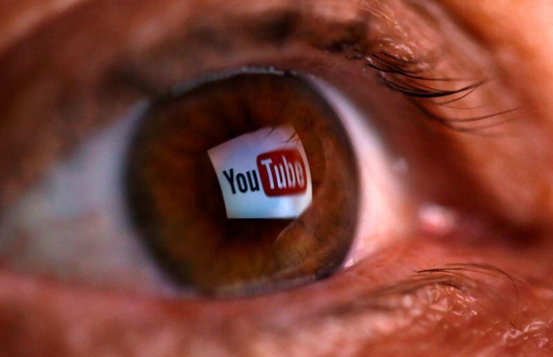 En el 2022, los usuarios de YouTube se inclinaron más por los videos de música urbana.(Reuters/Dado Ruvic)