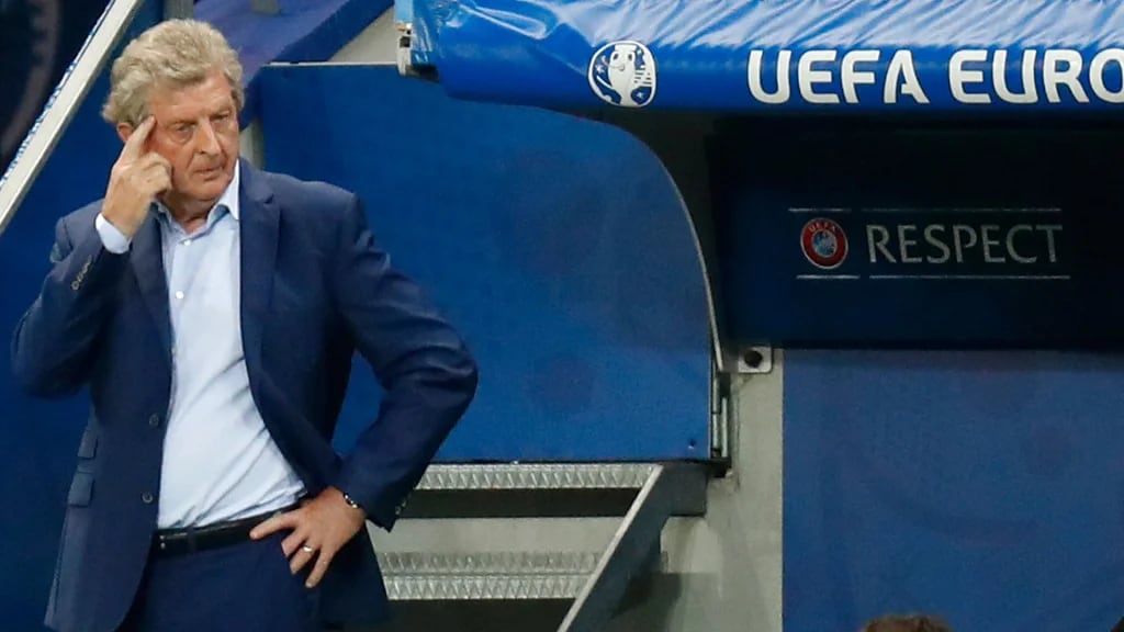 Roy Hodgson dimitió a su cargo de seleccionador inglés tras caer ante Islandia en Niza (Reuters)