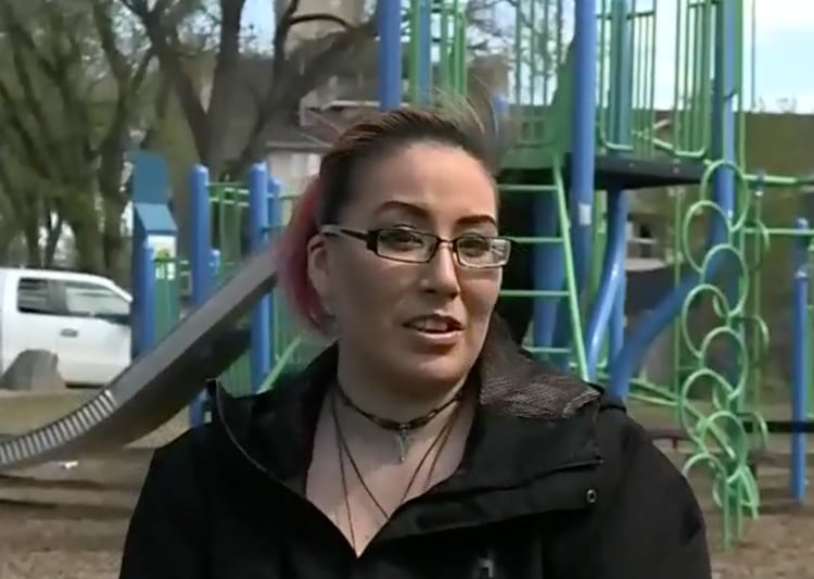 La mujer, de 33 años, era la primera vez que visitaba ese parque, llevaba a sus dos hijas pequeñas cuando fue atacada, no vive cerca pero estaba de visita Foto: Impresión de pantalla