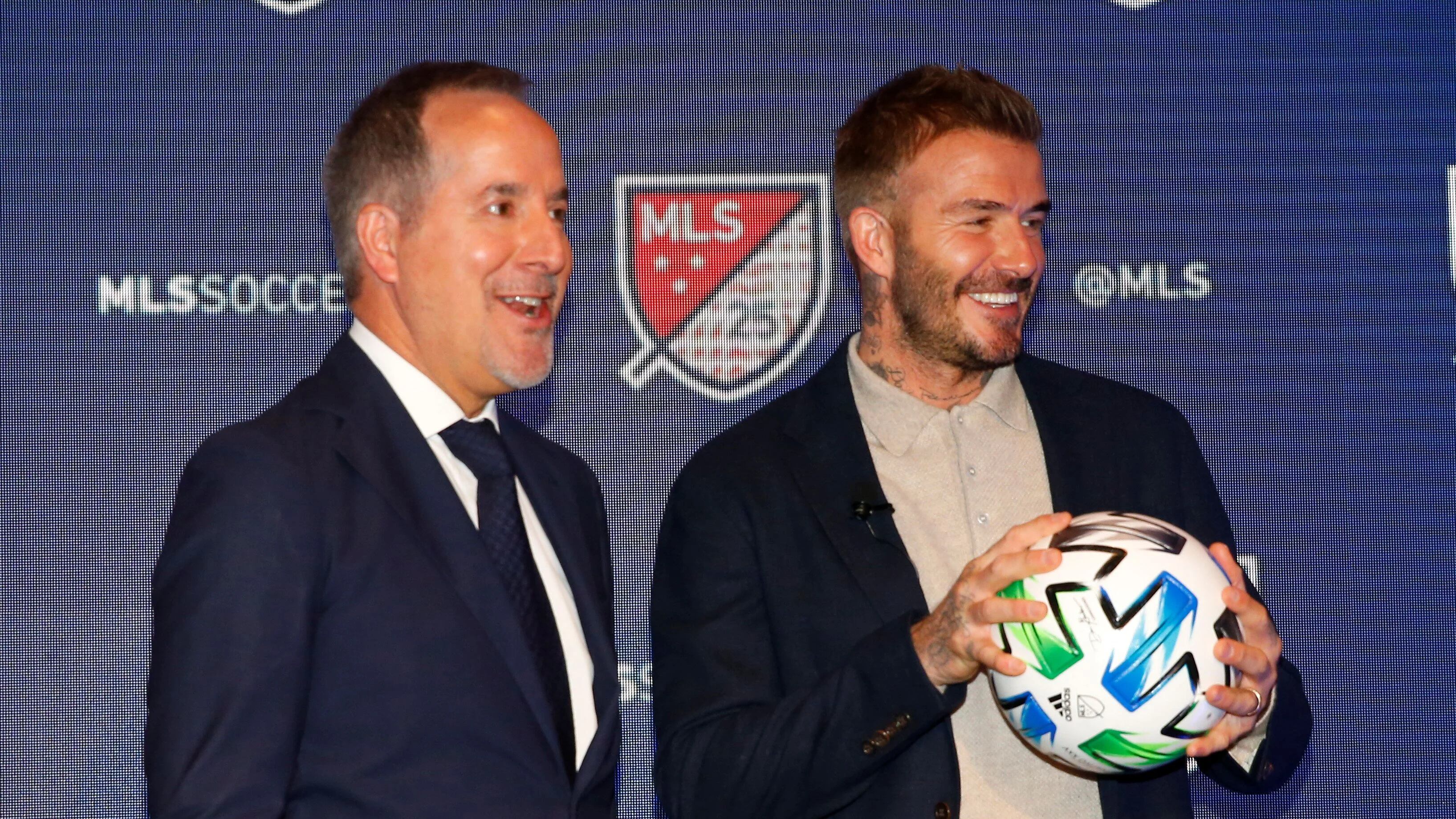 David Beckham y Jorge Mas, propietario gerente de Inter Miami, durante el inicio de la temporada 25 de la MLS en el Hotel Mandarin Oriental (Crédito obligatorio: Noah K. Murray-USA TODAY Sports/Foto de archivo)
