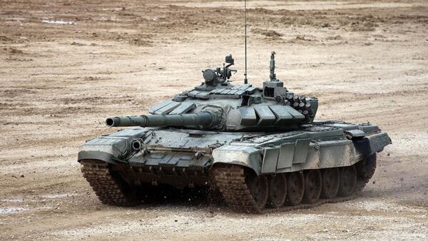 Un T-72 de tanque ruso fue destruido por la coalición internacional tras un ataque