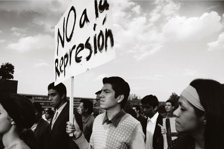 Las primeras manifestaciones de protesta por la entrada de los granaderos a la Vocacional 5.