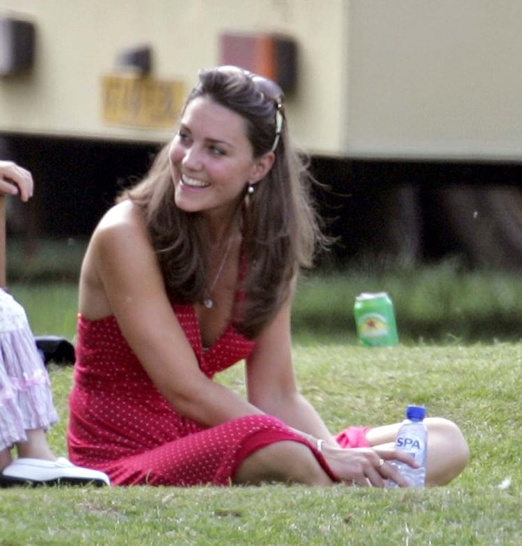 Kate Middleton en un partido de polo del príncipe William en 2006 (Shutterstock)