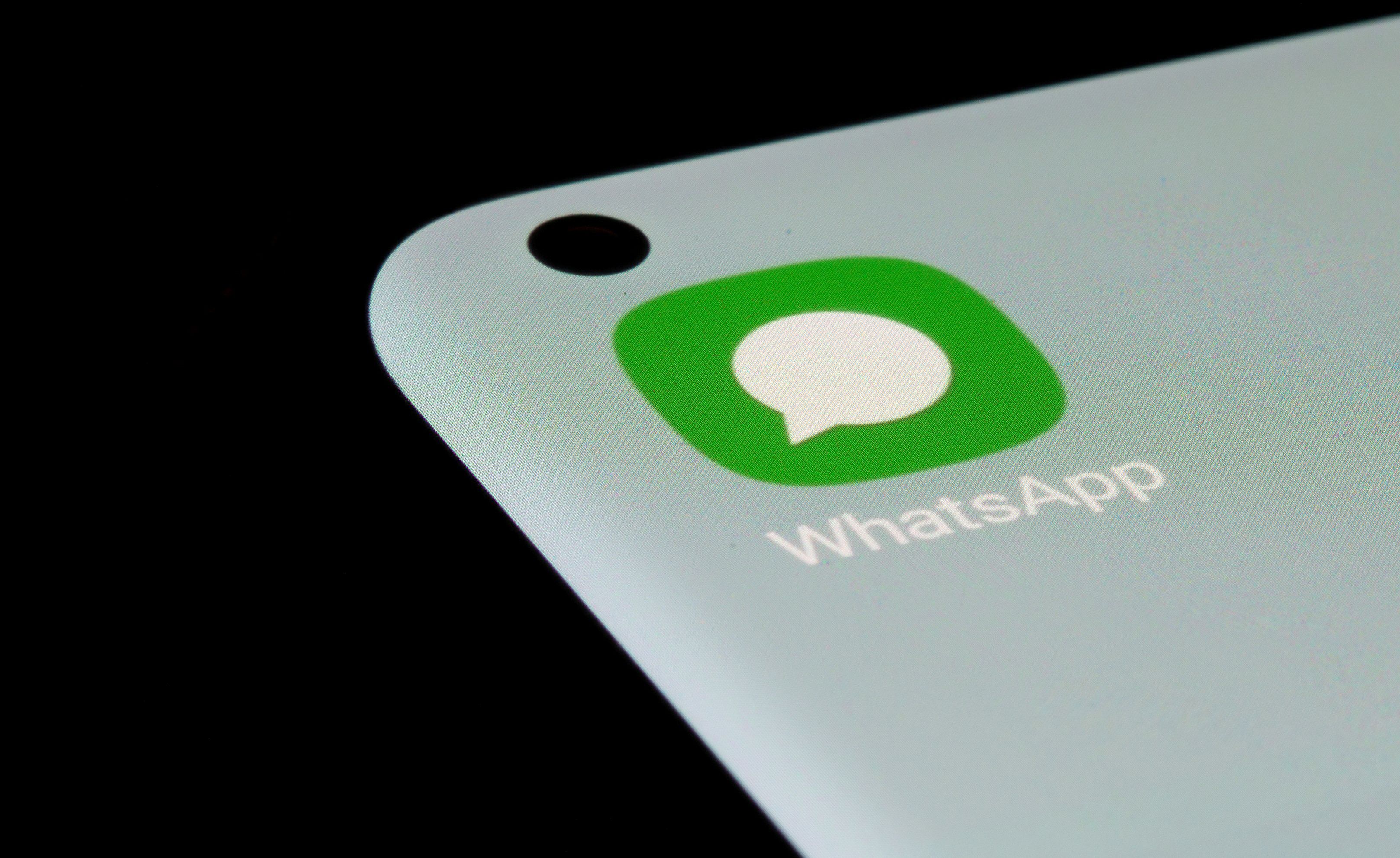 WhatsApp constantemente se actualiza para mejorar sus funciones de privacidad. (REUTERS/Dado Ruvic/Illustration/File Photo)