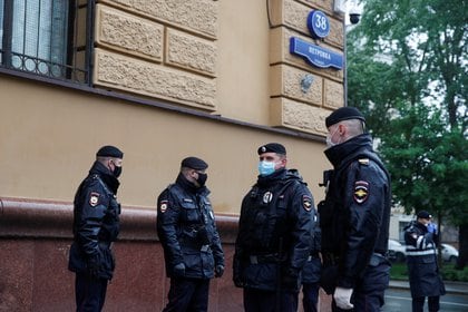 Policías han encarcelado a activistas durante la pandemia (Reuters)