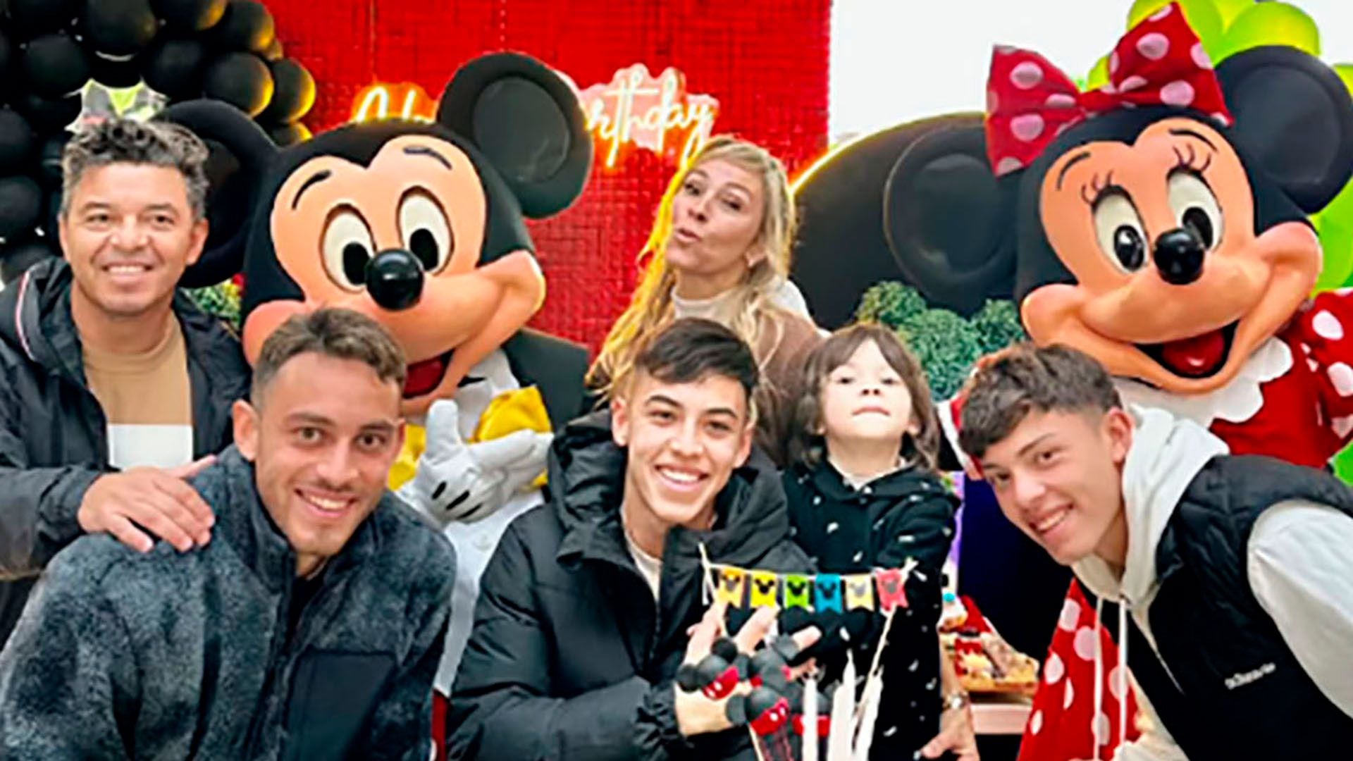 Gallardo, en familia, disfrutando el cumpleaños de uno de sus hijos