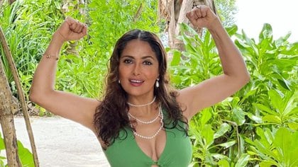 You can read Salma proud of her age and the effects that time has left on her body (Image: IGsalmahayek)