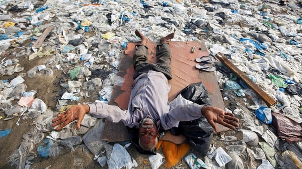 El rechazo de China a seguir importando basura plástica abrirá un problema para el mundo (REUTERS/Francis Mascarenhas TPX IMAGES OF THE DAY)