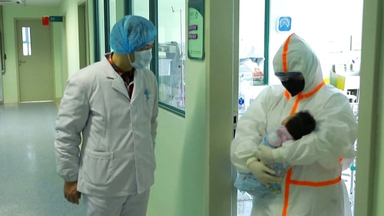 La bebé no necesitó de antibióticos ni antivirales ara recuperarse completamente del coronavirus (Captura/Reuters)