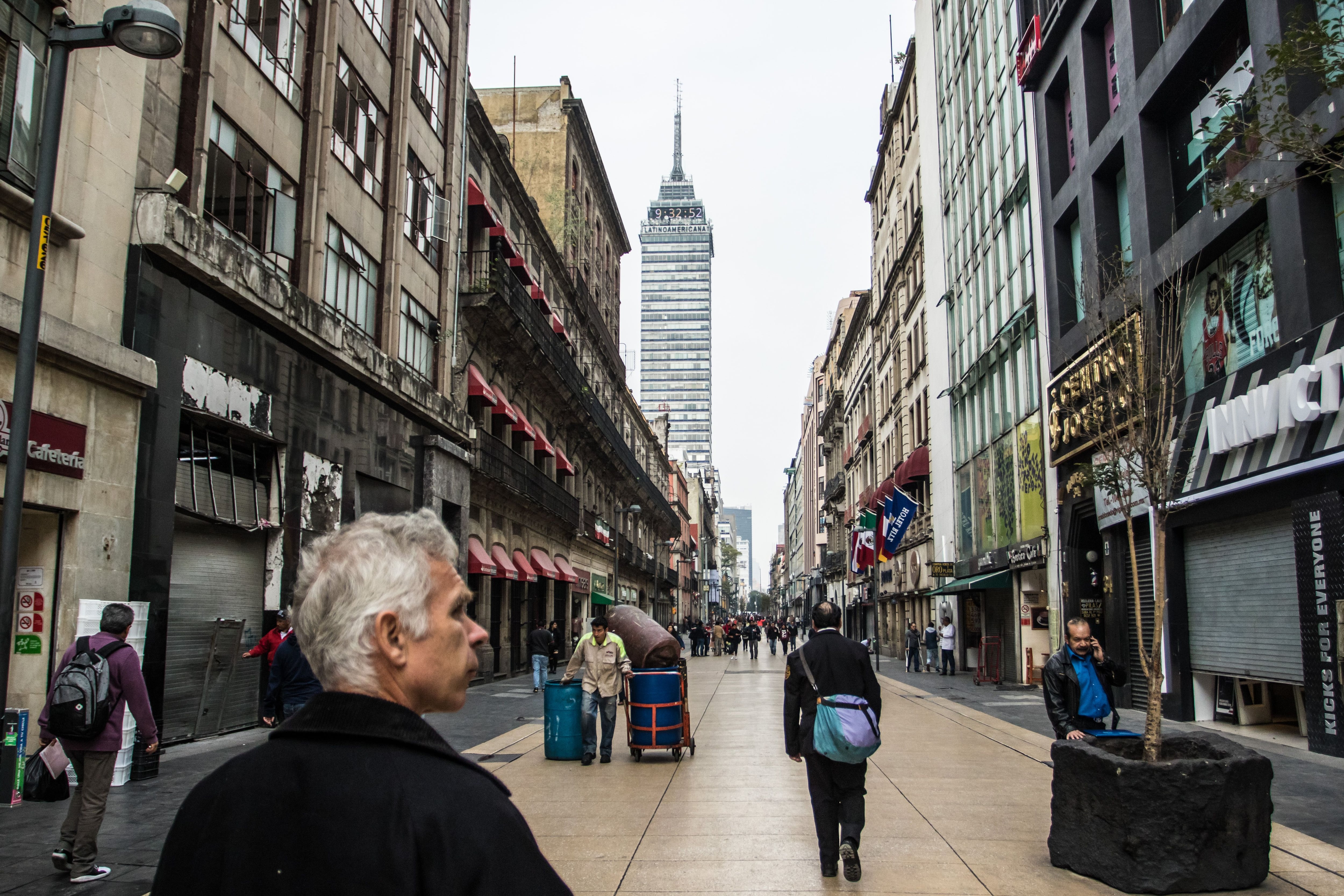 La calle de Madero, una de las más comerciales y transitadas de la capital mexicana, ha sufrido una ola de extorsiones a los locales ubicados en ella (Foto: Archivo/Cuartoscuro)