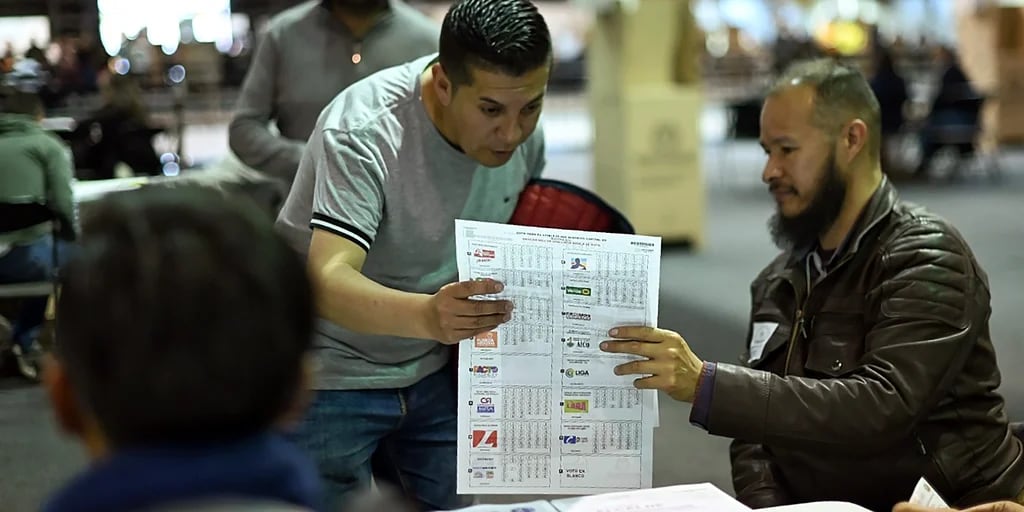 Al menos 30 candidatos cuestionados ganaron en las elecciones locales de Colombia