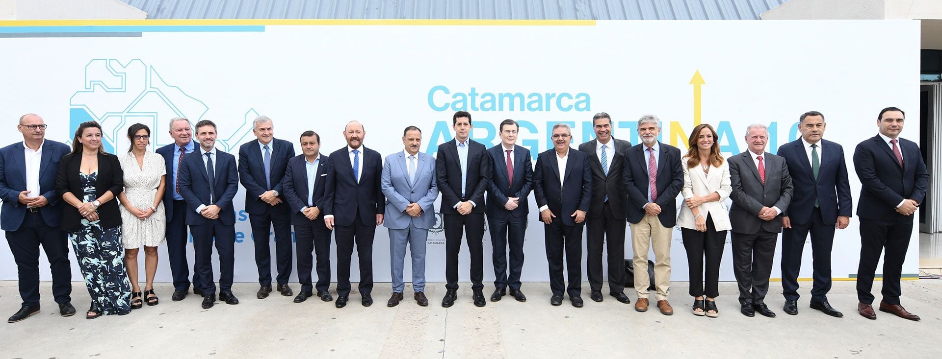 La foto de todos los gobernadores con algunos ministros del gabinete nacional durante el último encuentro del Norte Grande, en Catamarca, el 14 de marzo pasado