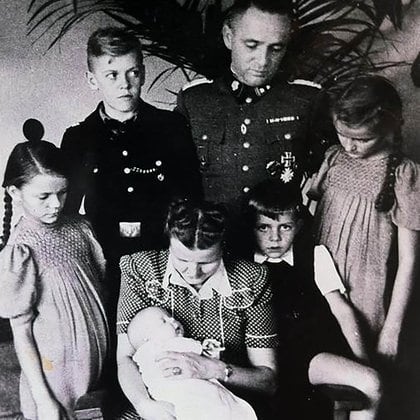 Hoss, una de las máximas autoridades de Auschwitz, con su familia