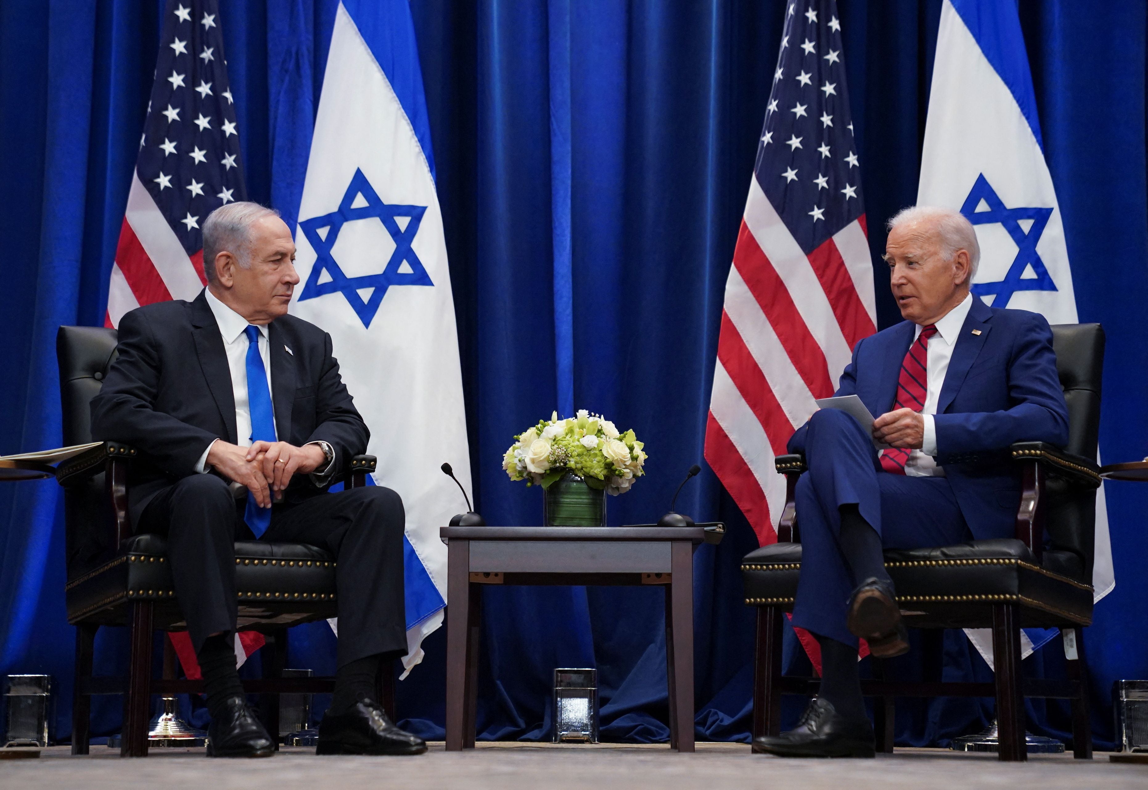 Joe Biden habló con el primer ministro de Israel, Benjamin Netanyahu (REUTERS/Kevin Lamarque)