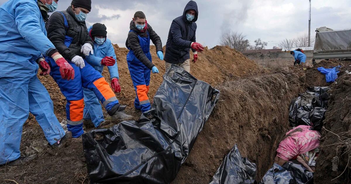 Zhelensky beschuldigte Russland, die Leichen seiner während des Konflikts getöteten Soldaten nicht zurückgeholt zu haben.