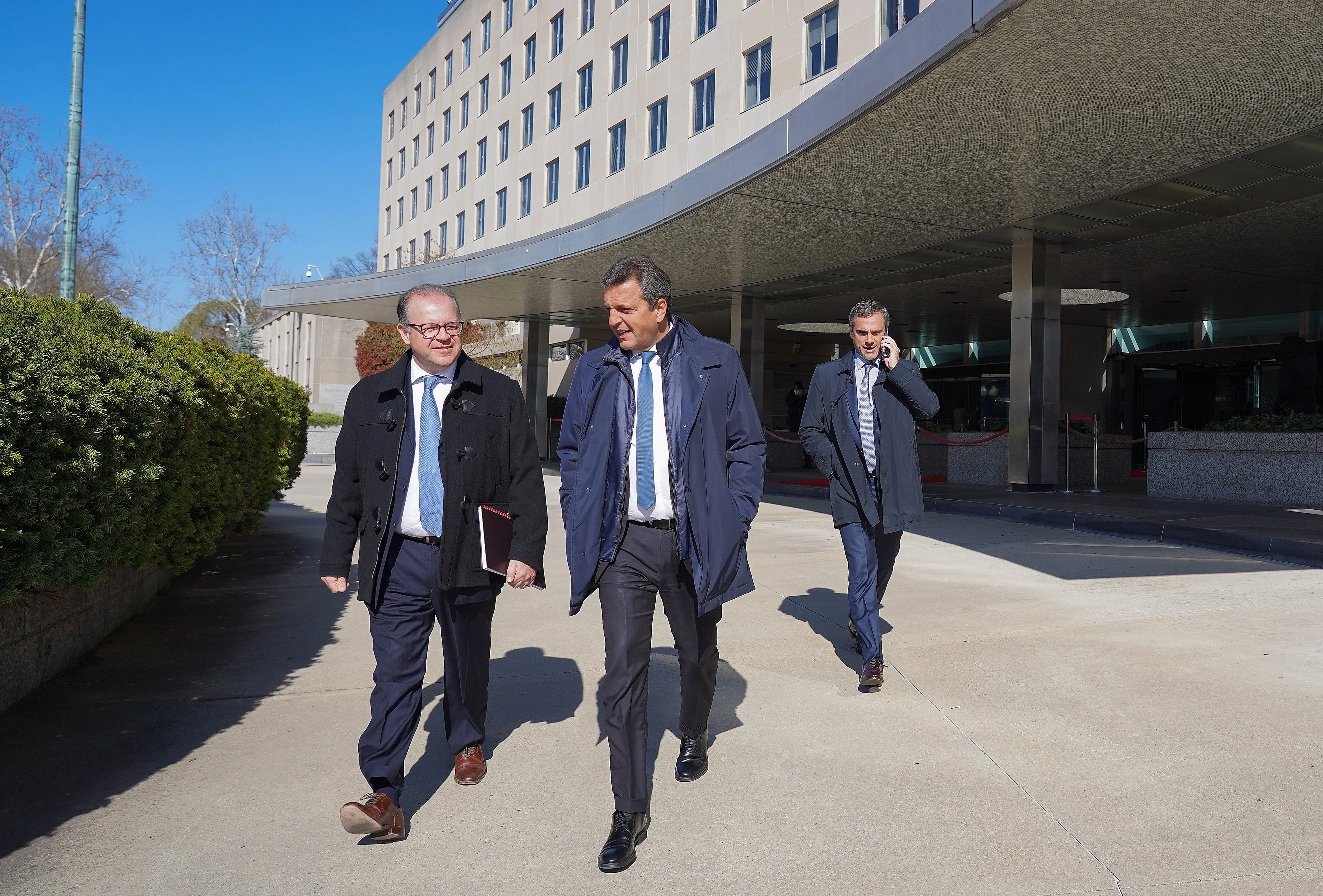 El ministro de Economía, Sergio Massa, en Washington DC, hace unos meses, junto a Leonardo Madcut y Guillermo Michel, titular de la Aduana