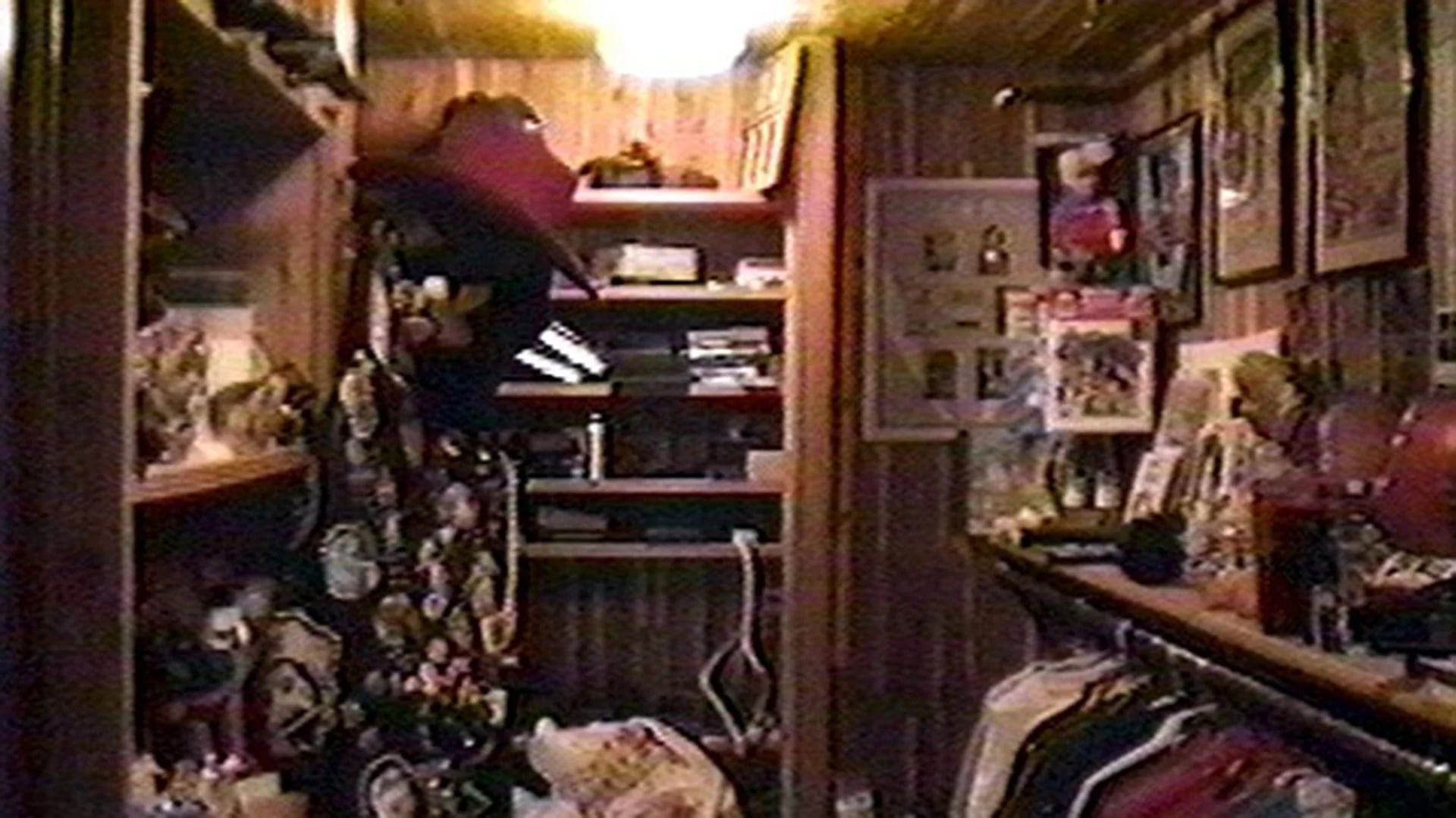 El armario secreto de Michael Jackson, en la habitación principal de la mansión en Santa Bárbara