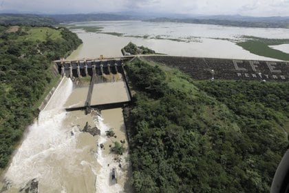 Imágenes de la desembocadura de la presa Ángel Albino Corzo "Peñitas", que provocó la crecida de varios ríos en el sureste mexicano provocando inundaciones en las comunidades de Tabasco (Foto: Darkheart)