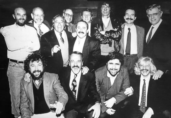 Grandes humoristas: Fontanarrosa, Marcos Mundstock, Tato Bores, Quino, Jorge Guinzburg, Luis Landriscina, Alejandro Dolina, Jorge Maronna, Hermenegildo Sabat, Carlos Nuñez Cortez, Daniel Rabinovich, Rudy y Carlos Lopez Puccio