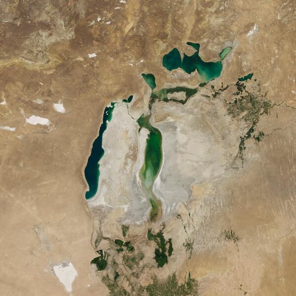 La reducciÃ³n del mar Aral (imagen) pareceÂ unÂ presagio para otros,Â por ejemplo el Caspio. (NASA)