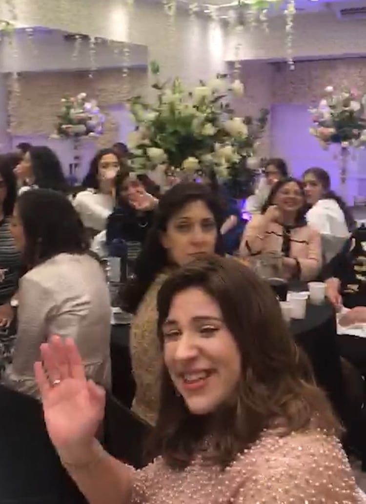 A la boda asistieron un centenar de personas que no respetaron el distanciamiento social ni usaron barbijos. 