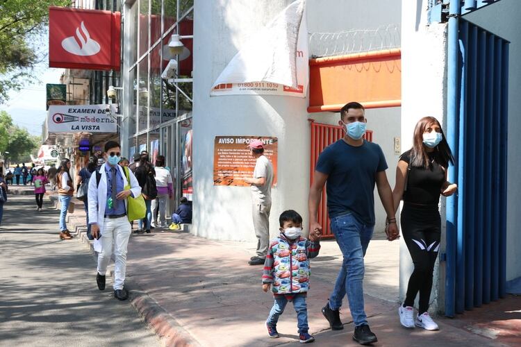 Las autoridades exhortaron a la población a tomar medidas preventivas sin caer en pánico (FOTO: ROGELIO MORALES /CUARTOSCURO)