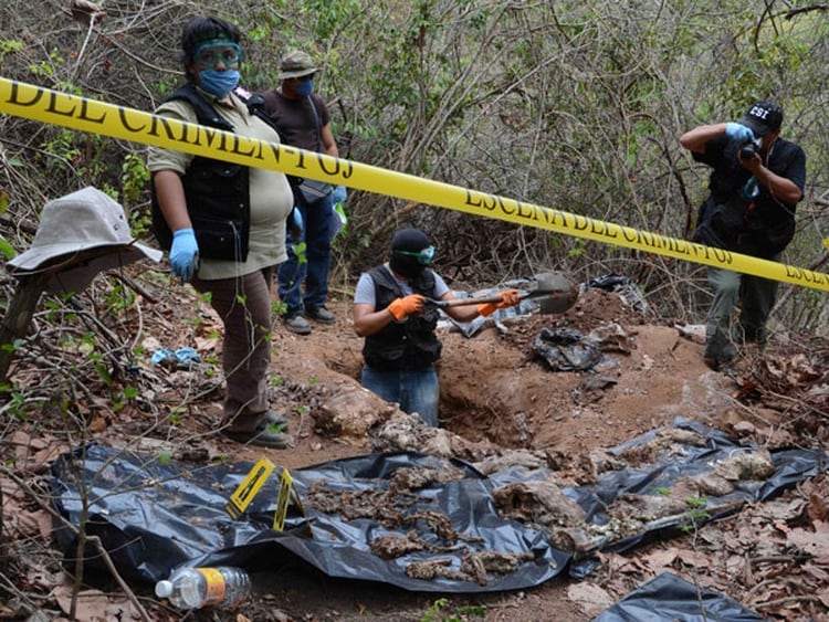 En un comunicado la dependencia dio a conocer que de los 25 cadáveres recuperados de la casa en la colonia El Zapote, cinco son mujeres y 20 son hombres.